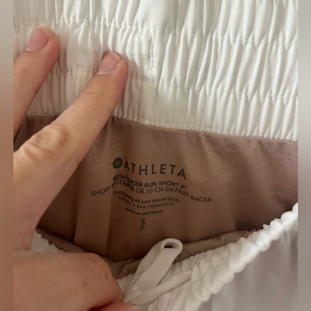 Athleta Mesh Racer Run Mid Rise 4” Short- Small - Picture 5 of 8